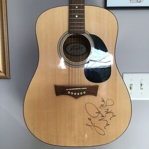 Martina McBride Autographed Guitar & Photo